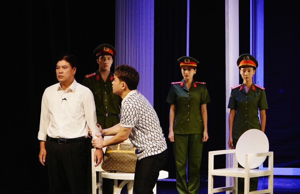 Vở kịch “Đoạn kết”: Cuộc giằng co giữa công lý và ân tình - ảnh 1