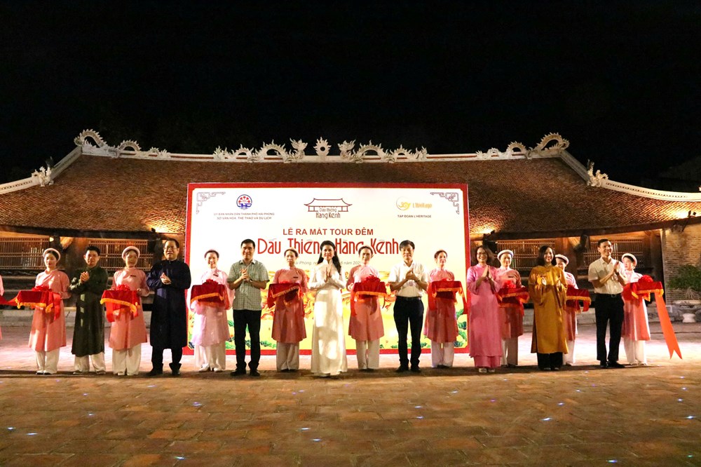 Tour đêm “Dấu thiêng Hàng Kênh”: Cuốn hút ngay trong ngày đầu ra mắt - ảnh 2