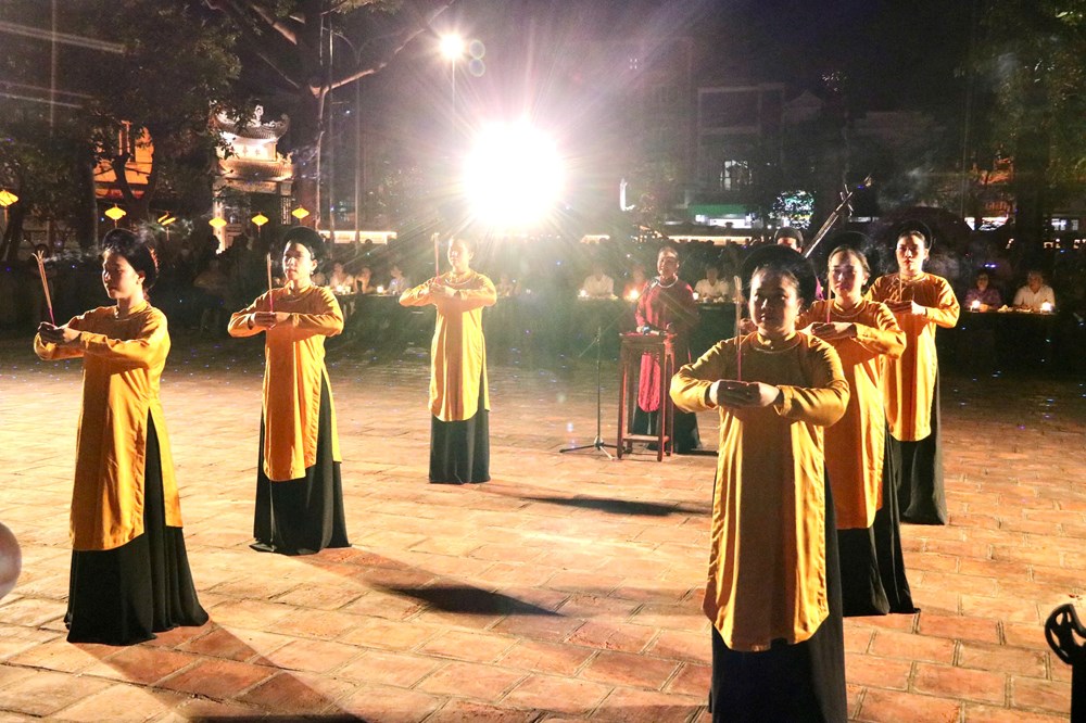 Tour đêm “Dấu thiêng Hàng Kênh”: Cuốn hút ngay trong ngày đầu ra mắt - ảnh 4