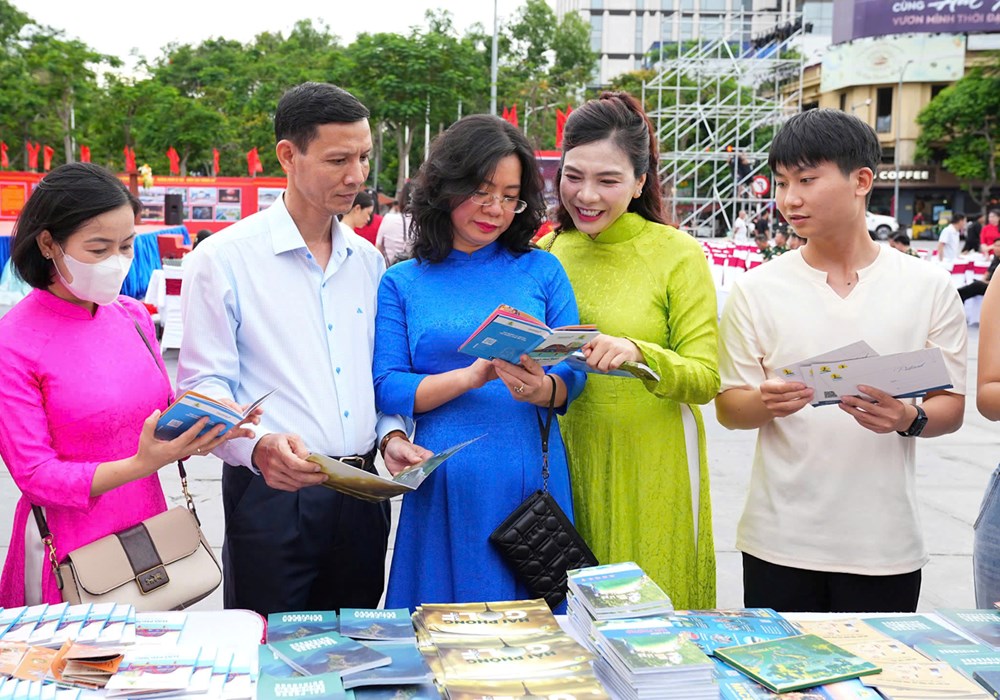 Triển lãm “Hải Phòng - Hội tụ bản sắc, khẳng định vị thế, kiến tạo tương lai” - ảnh 5