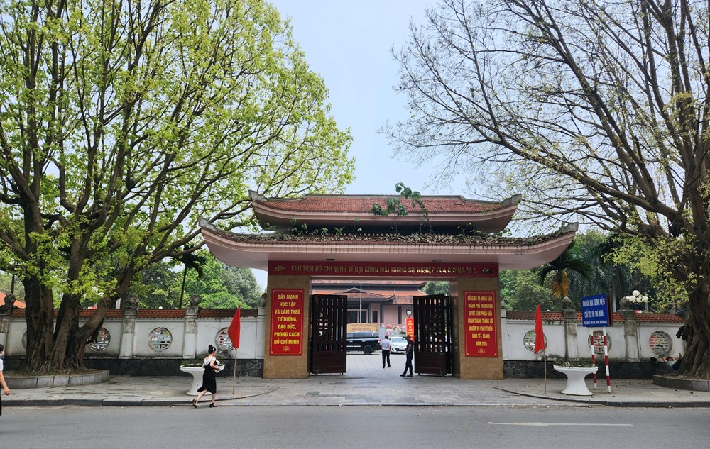 Khu Văn hóa tưởng niệm biến thành bãi giữ xe - ảnh 3