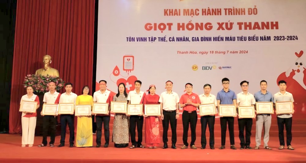 Khai mạc Hành trình đỏ “Kết nối dòng máu Việt” năm 2024 - ảnh 2