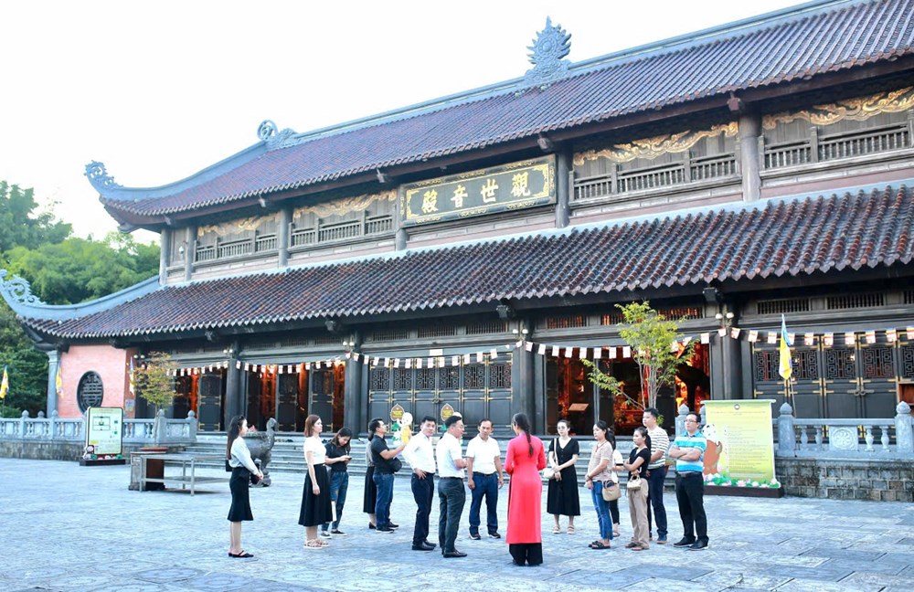 Đoàn cán bộ Văn phòng Bộ Thông tin, Văn hóa và Du lịch Lào thăm và làm việc tại Ninh Bình - ảnh 4