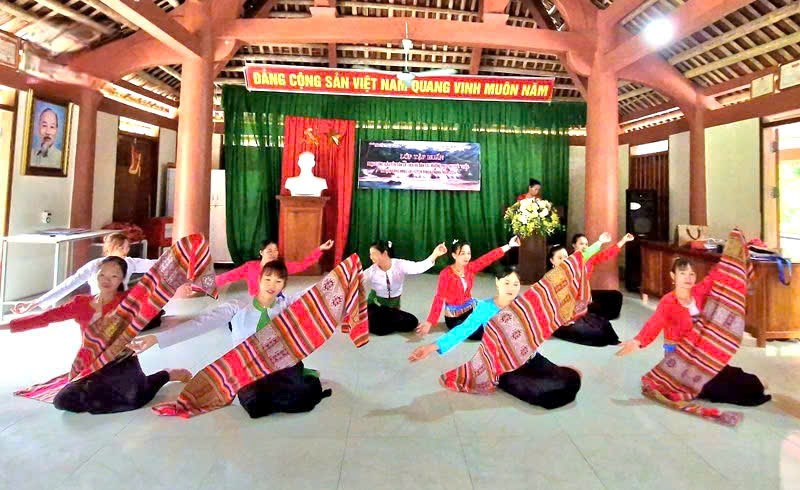 Bảo tồn di sản văn hoá vùng cao, phát triển du lịch - ảnh 1