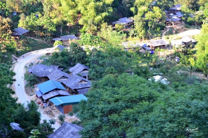 “Khổ cũng phải cho con đến trường” – câu chuyện đời từ rừng sâu Tà Cóm - ảnh 1