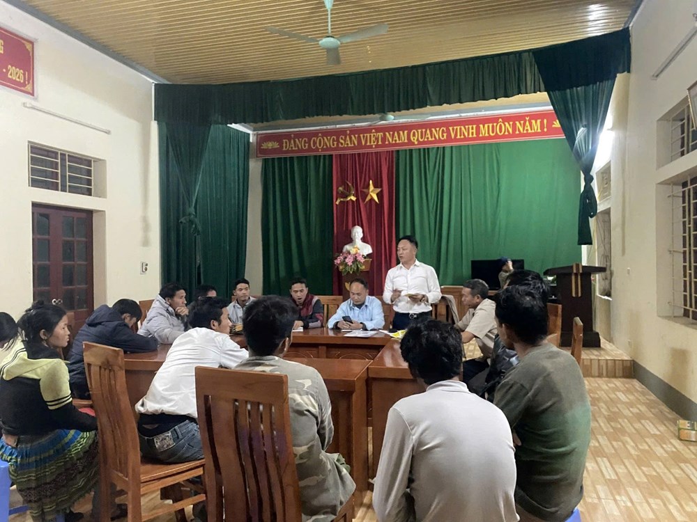 “Khổ cũng phải cho con đến trường” – câu chuyện đời từ rừng sâu Tà Cóm - ảnh 2