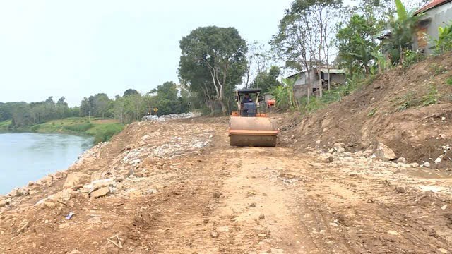 Thiếu vật liệu san lấp, hàng loạt dự án đê điều khẩn cấp ở Thanh Hóa có nguy cơ chậm tiến độ - ảnh 1