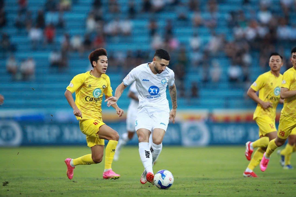 Nam Định thắng trận then chốt, vững vàng trên đường đua vô địch V-League - ảnh 1