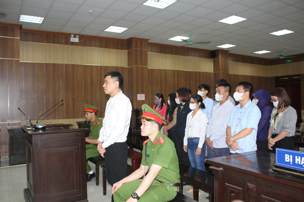 Xét xử vụ nhận hối lộ lớn nhất Thanh Hóa: 30/44 bị cáo vắng mặt, phiên tòa vẫn tiếp tục - ảnh 1