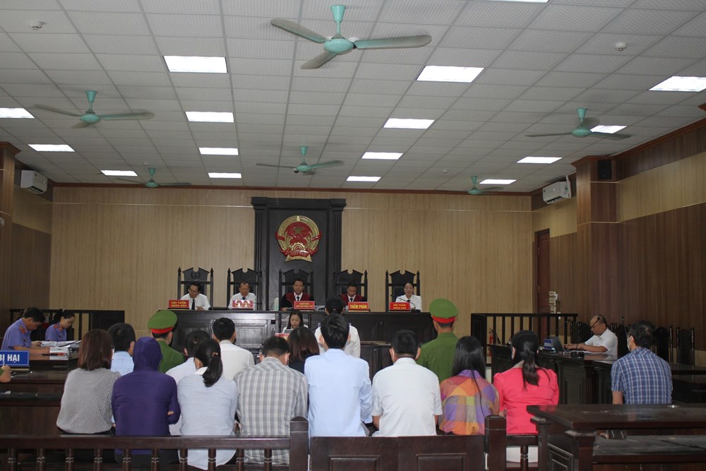 Xét xử vụ nhận hối lộ lớn nhất Thanh Hóa: 30/44 bị cáo vắng mặt, phiên tòa vẫn tiếp tục - ảnh 2