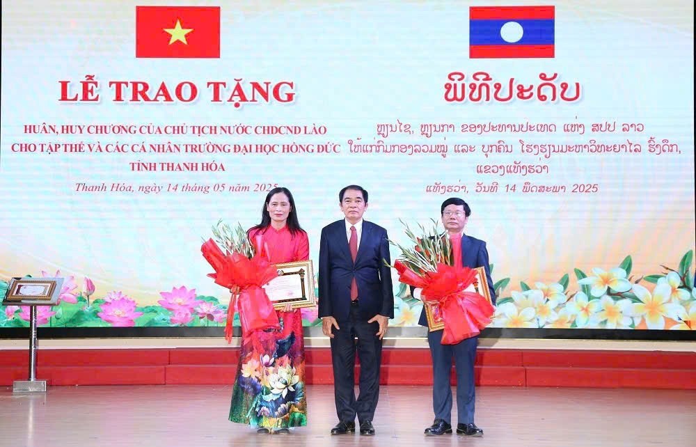 Trường ĐH Hồng Đức đón nhận Huân chương của Chủ tịch nước Lào - ảnh 2