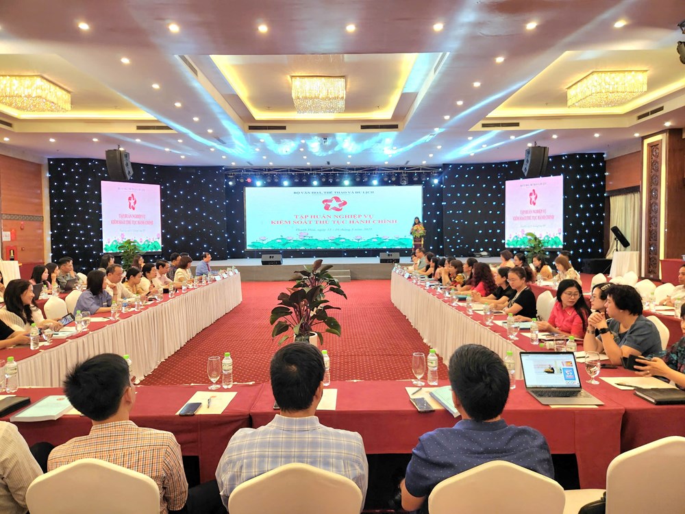 Đẩy mạnh cải cách thủ tục hành chính, lấy người dân và doanh nghiệp làm trung tâm - ảnh 2