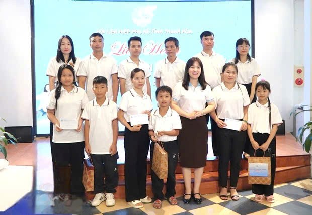 Liên hoan Gia đình nữ công nhân hạnh phúc tiêu biểu - ảnh 3