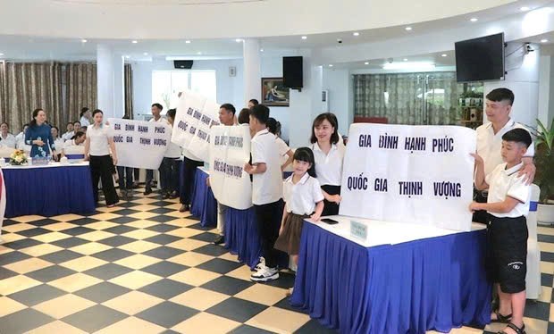 Liên hoan Gia đình nữ công nhân hạnh phúc tiêu biểu - ảnh 1