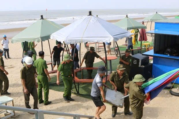 Giải tỏa lều quán lấn chiếm bãi biển Hải Tiến, trả lại không gian du lịch văn minh - ảnh 4