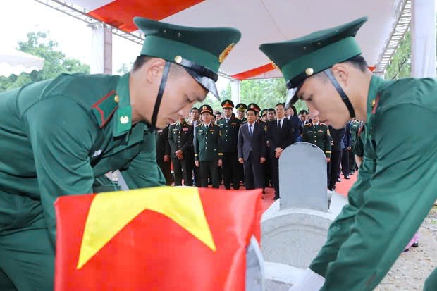 Thanh Hóa tổ chức trọng thể lễ truy điệu, an táng 21 hài cốt liệt sĩ hy sinh tại Lào - ảnh 3