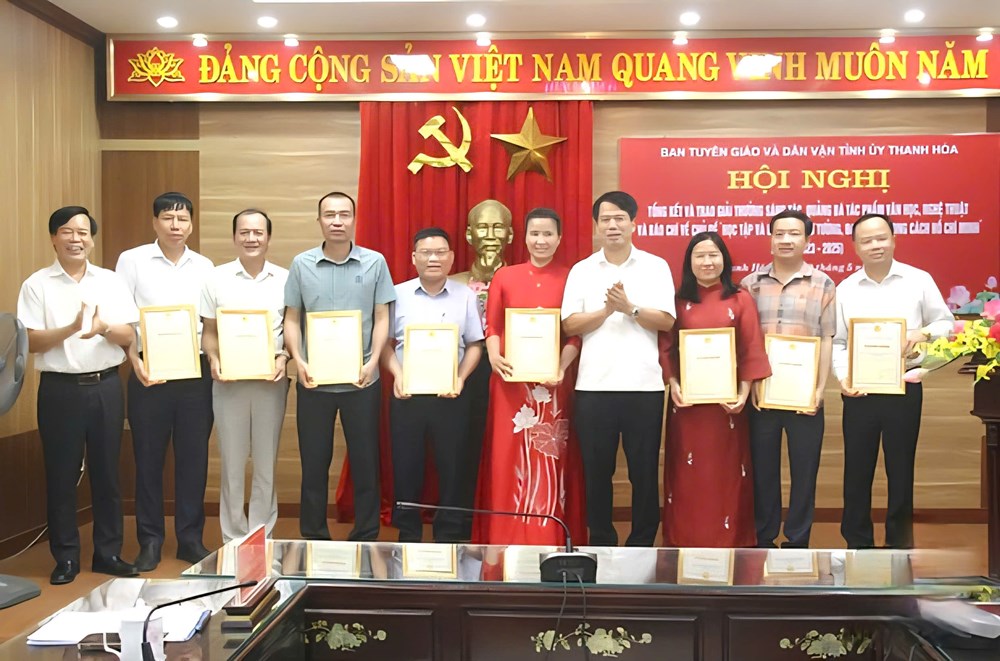 Tỏa sáng những tác phẩm lan tỏa tư tưởng, đạo đức, phong cách Hồ Chí Minh - ảnh 2