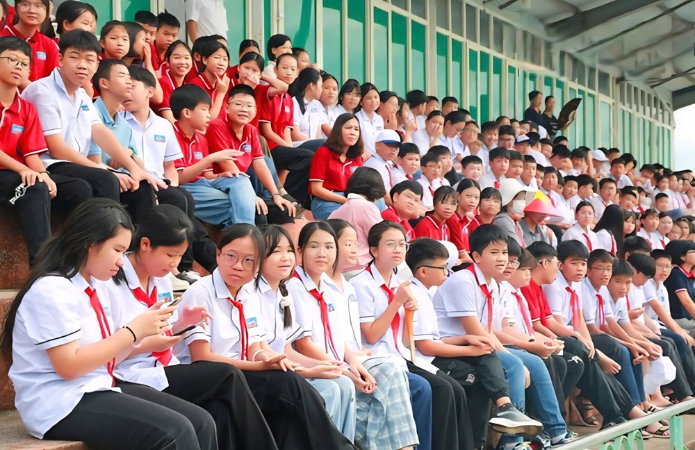 Hàng trăm em cùng lan tỏa thông điệp “Học bơi để an toàn” - ảnh 1