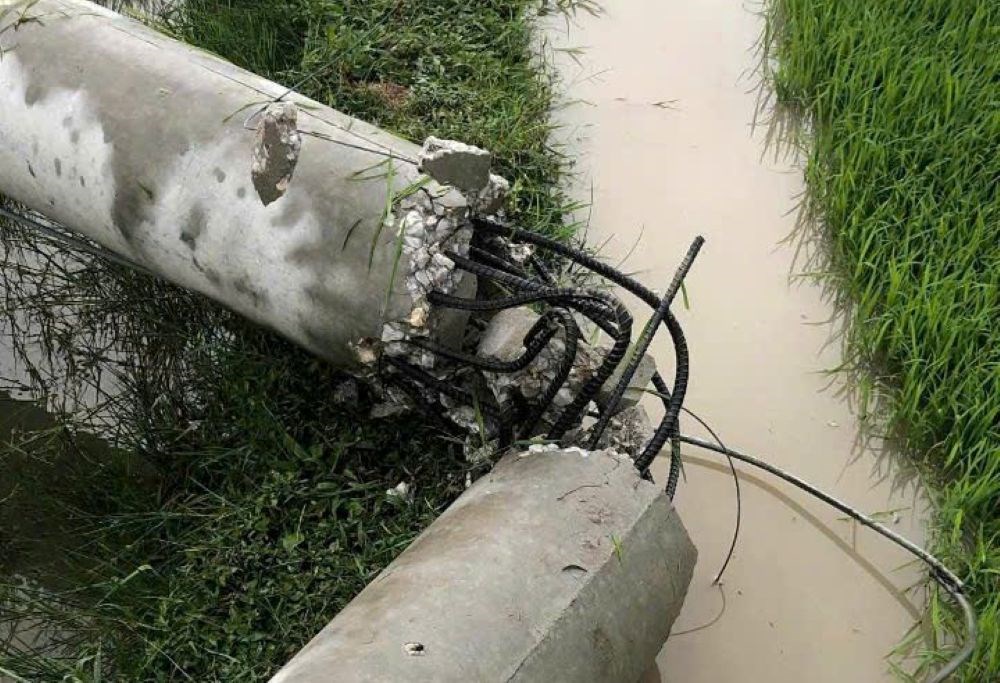 Ai chịu trách nhiệm cho 19 cột điện bê tông gãy đổ? - ảnh 2