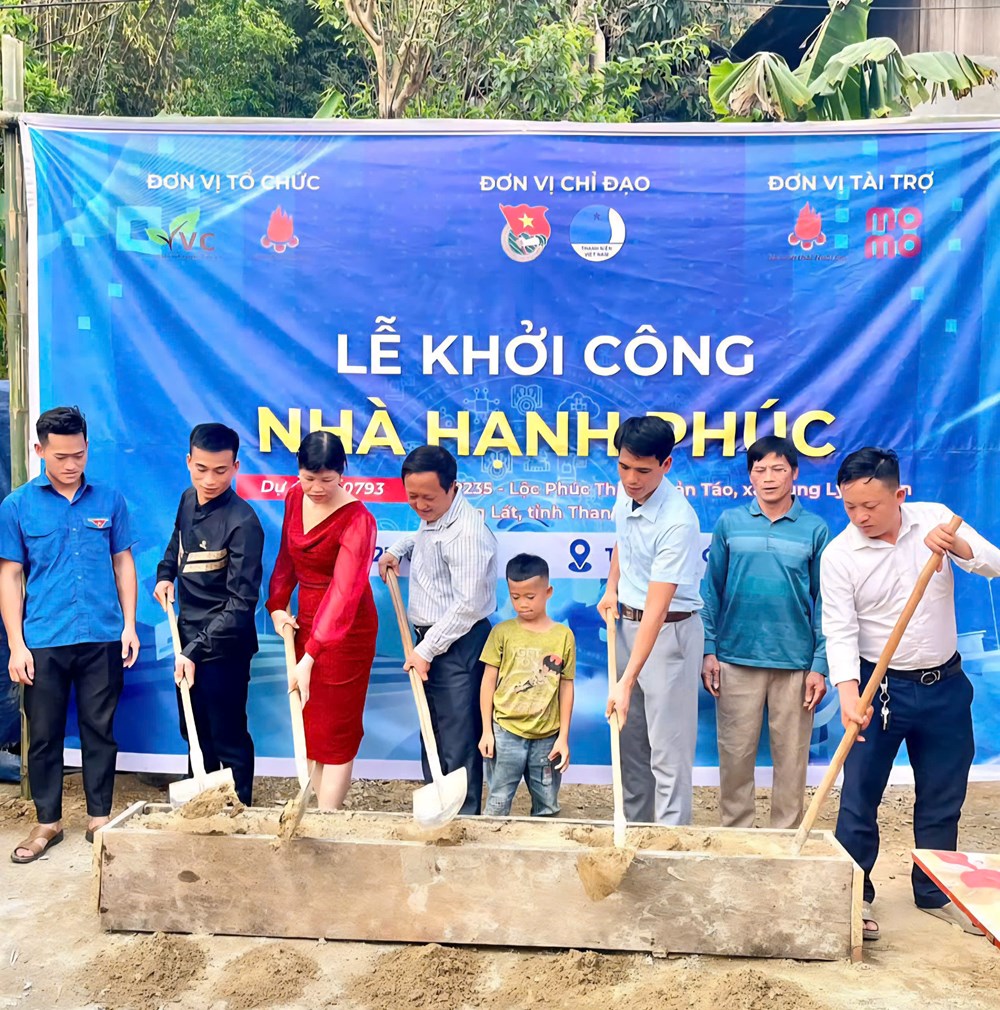 Từ ánh đèn đến “mái ấm” biết nói - ảnh 1