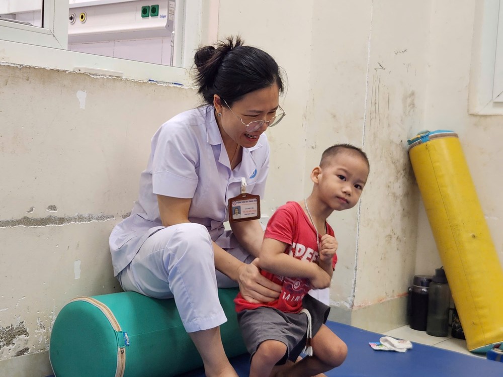 Những em bé bại não và hành trình hồi sinh bằng tình yêu - ảnh 3