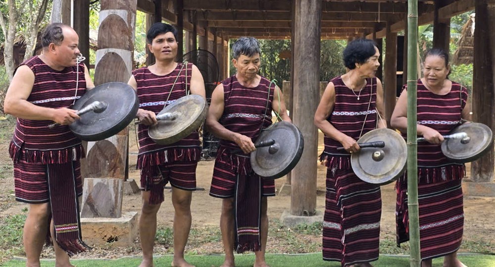Bài 1 - Sắc màu Chơ Ro giữa bản hòa tấu đa dân tộc - ảnh 2