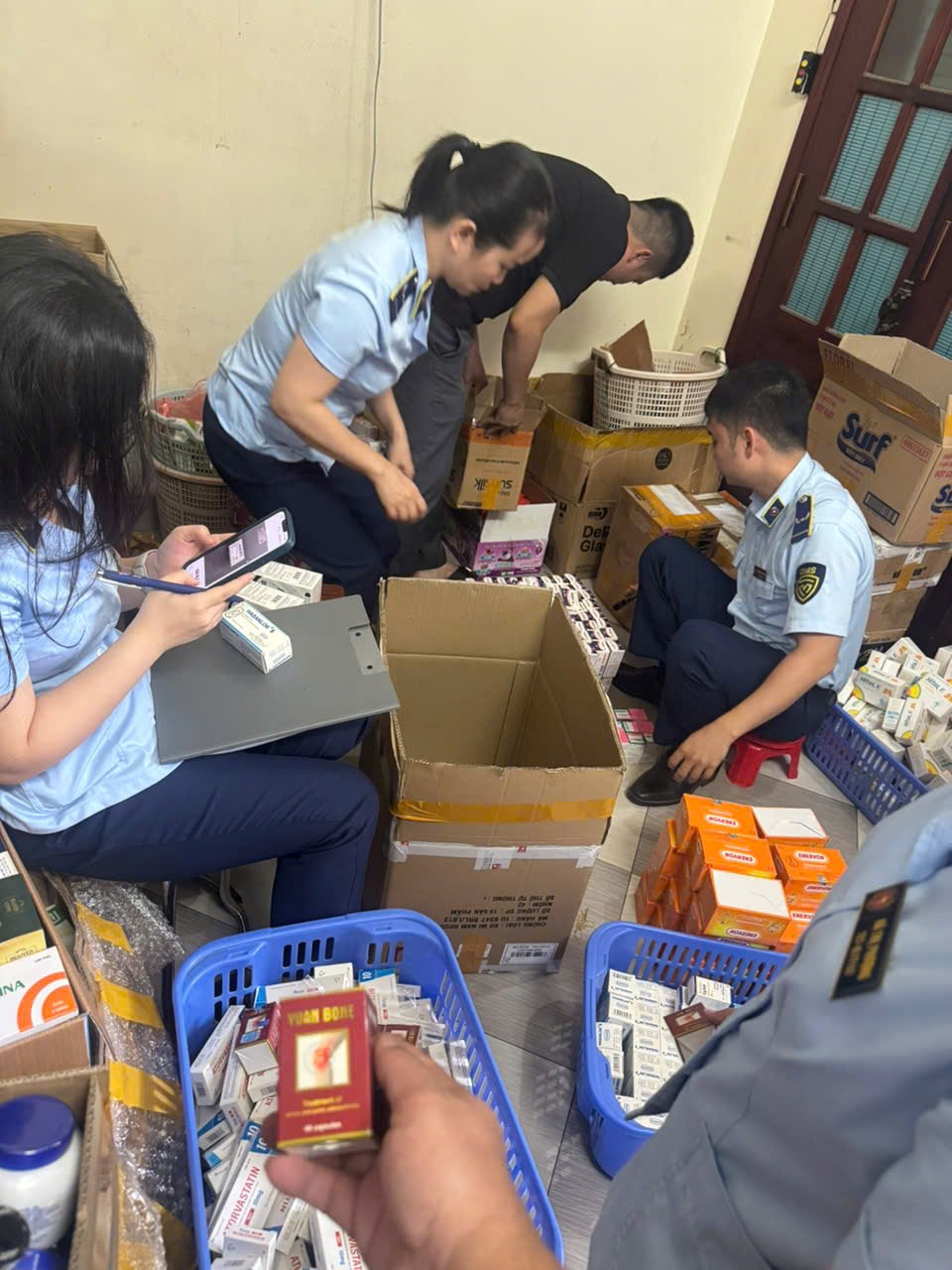 Bán thuốc giả cho dân, công ty dược bị khởi tố - ảnh 1