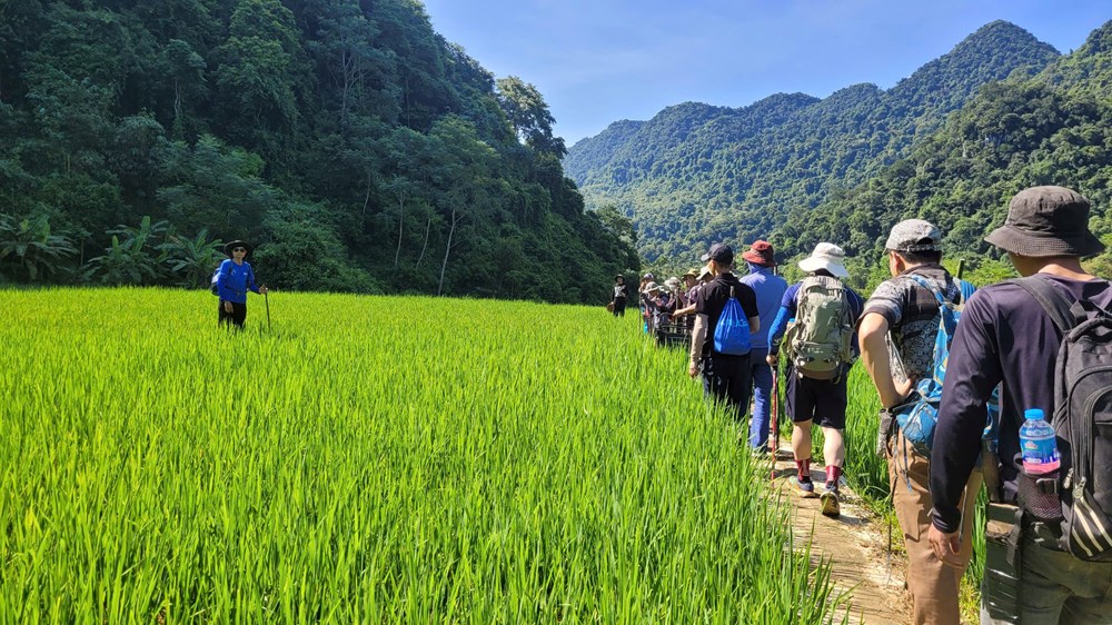 Chạm vào hồn đất, say trong hơi thở bản làng - ảnh 1