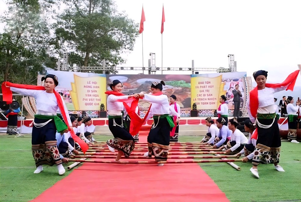 Nhảy sạp người Thái: Hồi sinh nhịp tim văn hóa núi rừng - ảnh 1