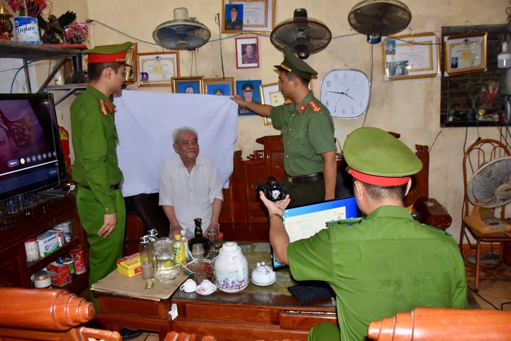 Đi từng ngõ, gõ từng nhà vì đảng viên cao tuổi - ảnh 1