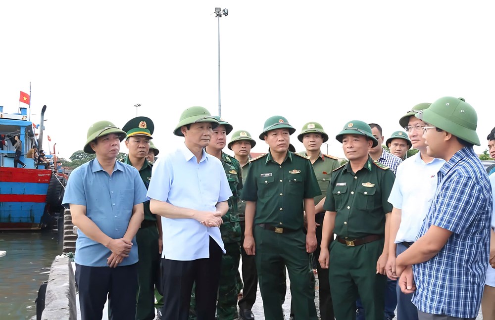 Chủ tịch tỉnh Thanh Hóa yêu cầu di dời dân trước 6 giờ khi bão số 5 đổ bộ - ảnh 1