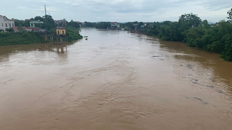 Lũ dâng, báo động II trên sông Cầu Chày và sông Bưởi, Thanh Hóa triển khai ứng phó toàn diện - ảnh 1