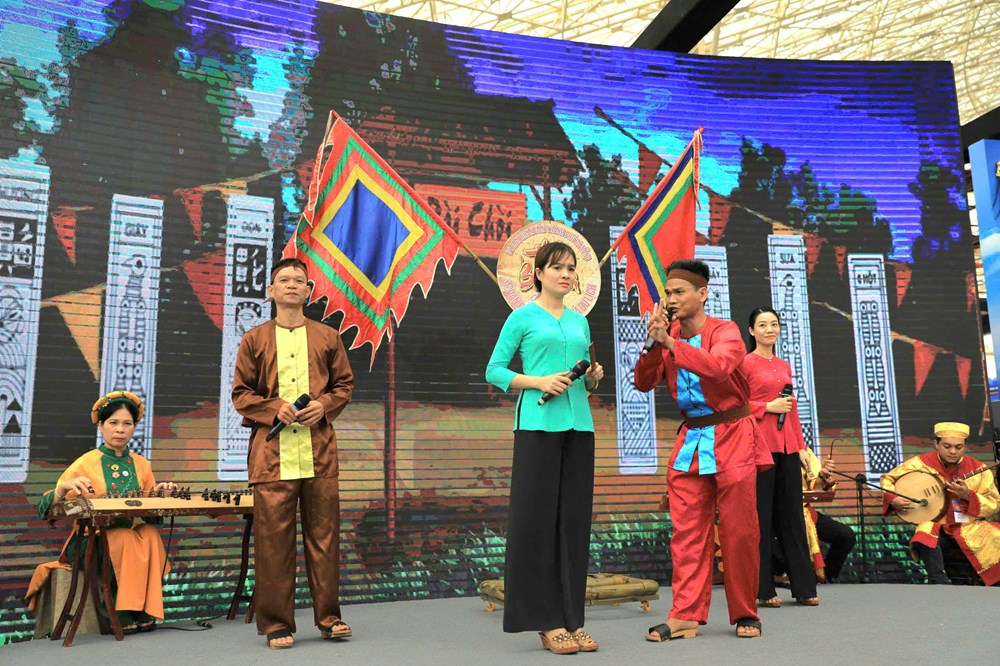 Hàng nghìn người dân từ khắp mọi miền đất nước đổ về Triển lãm ‘80 năm Hành trình Độc lập - Tự do - Hạnh phúc’ - ảnh 16