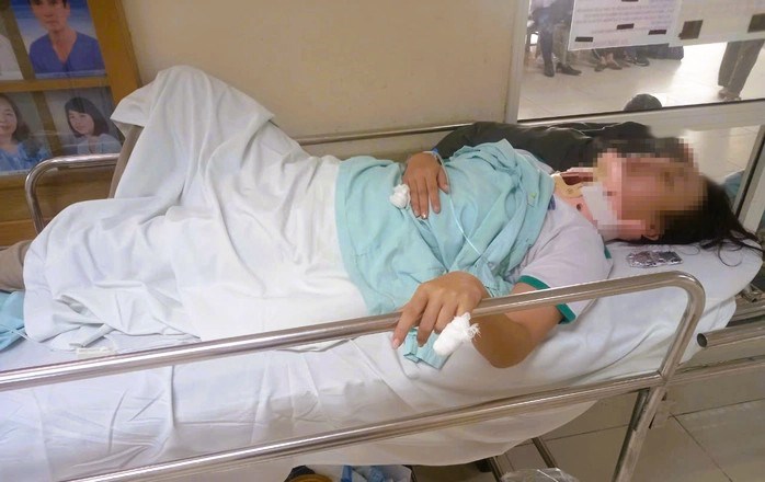 Nhóm nữ sinh đánh bạn gãy đốt sống cổ lĩnh án, phải bồi thường hơn 100 triệu đồng - ảnh 1