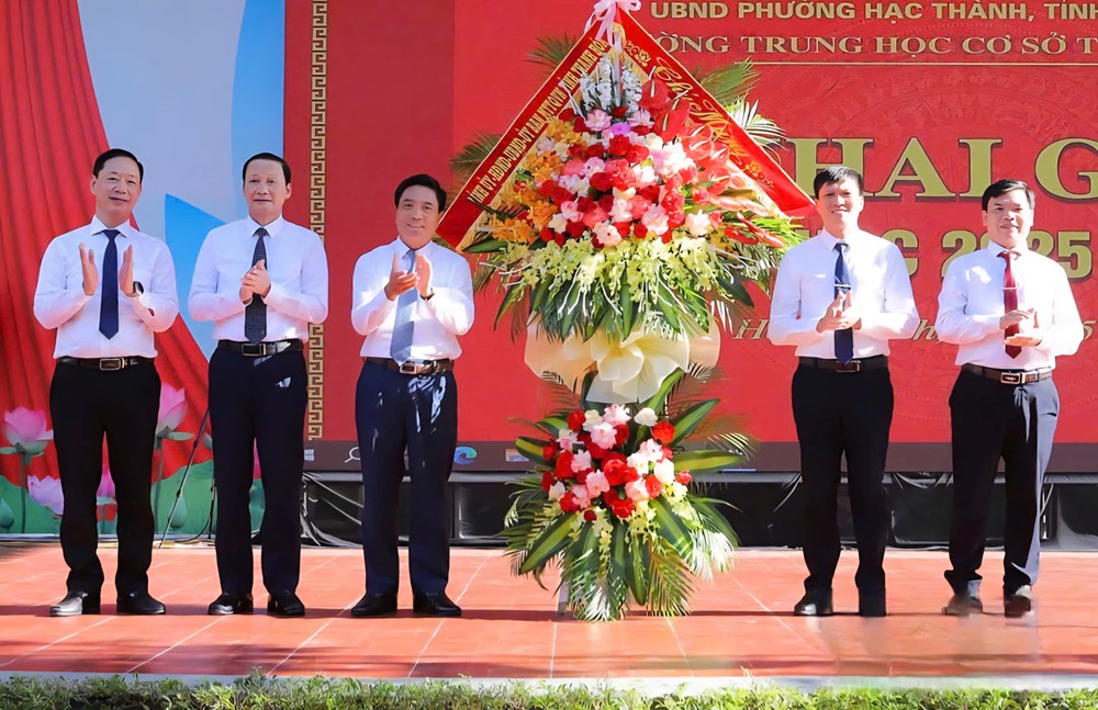 Thanh Hóa khai giảng năm học mới: Rộn ràng và ý nghĩa - ảnh 2