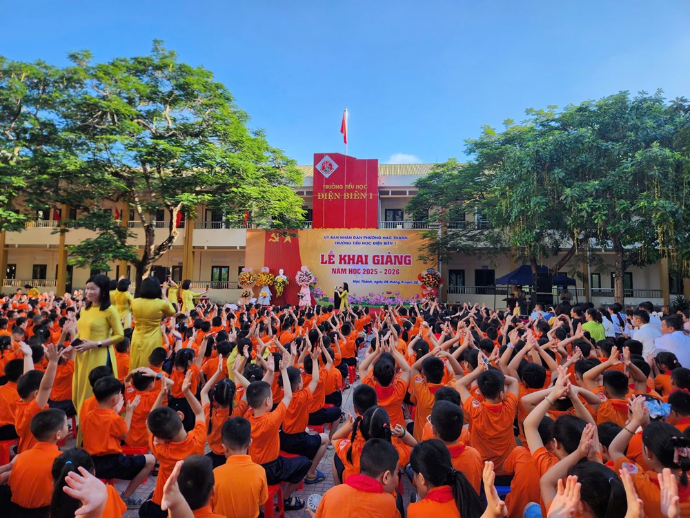 Thanh Hóa khai giảng năm học mới: Rộn ràng và ý nghĩa - ảnh 1