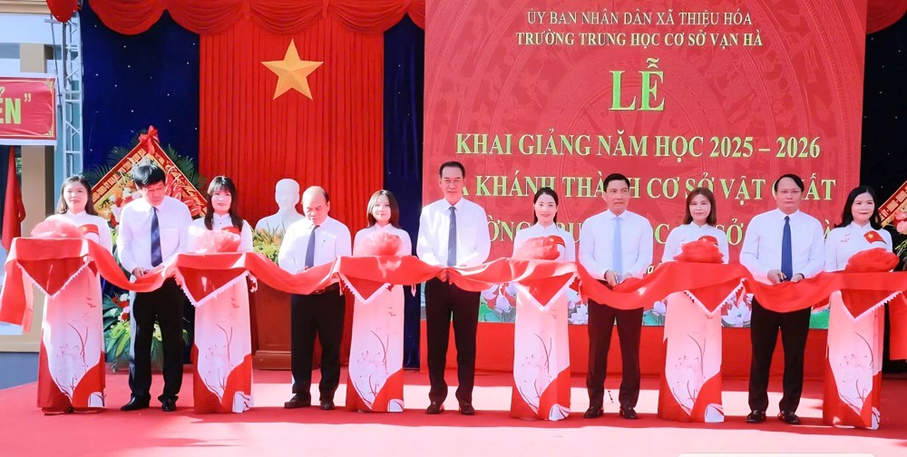 Thanh Hóa khai giảng năm học mới: Rộn ràng và ý nghĩa - ảnh 3