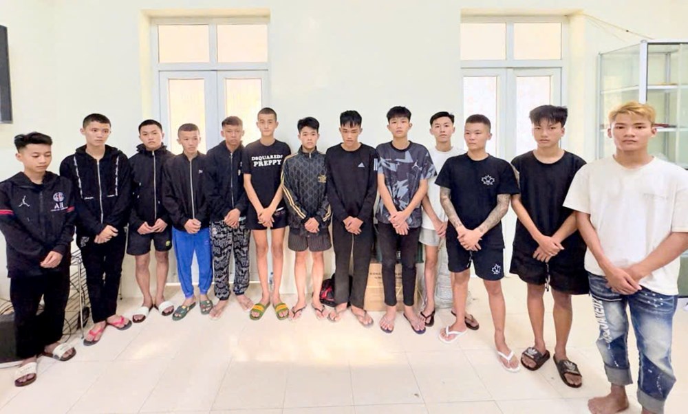 Hàng chục thanh niên mang hung khí hỗn chiến, náo loạn phố biển trong đêm