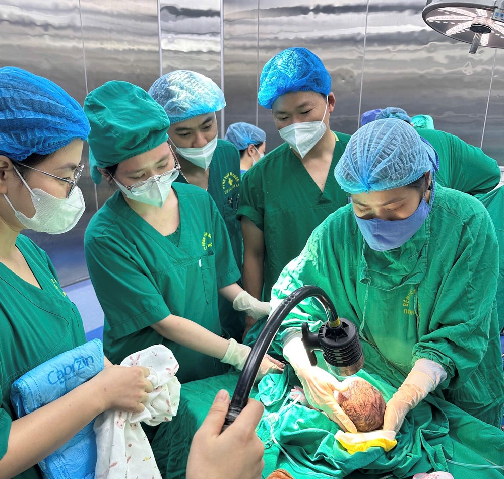 Sản phụ 34 tuần mang thai IVF thoát “cửa tử” nhờ quy trình báo động đỏ - ảnh 1