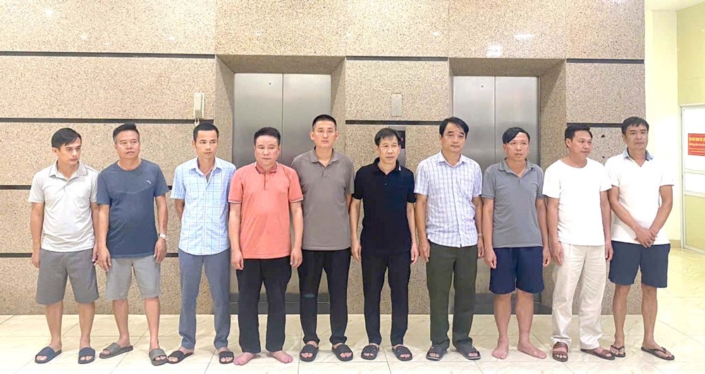 Lật tẩy đường dây hối lộ kiểm lâm, “Mạnh gỗ” cùng 9 đồng phạm sa lưới - ảnh 2