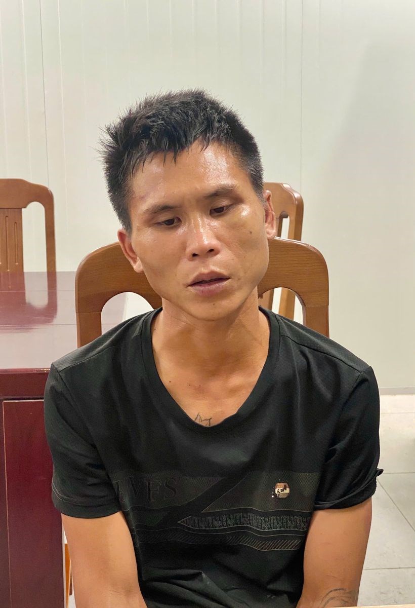 Thanh niên cầm dao phay xông vào trụ sở công an, chém bị thương Phó Trưởng Công an xã - ảnh 1