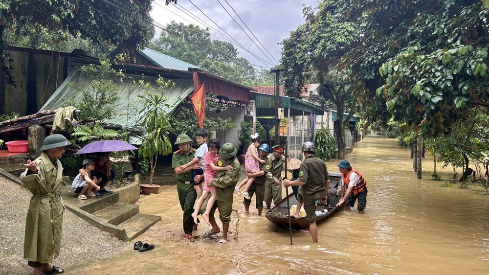 Thanh Hoá phát lệnh khẩn: Sơ tán toàn bộ dân khỏi vùng nguy hiểm trước bão số 10 - ảnh 1