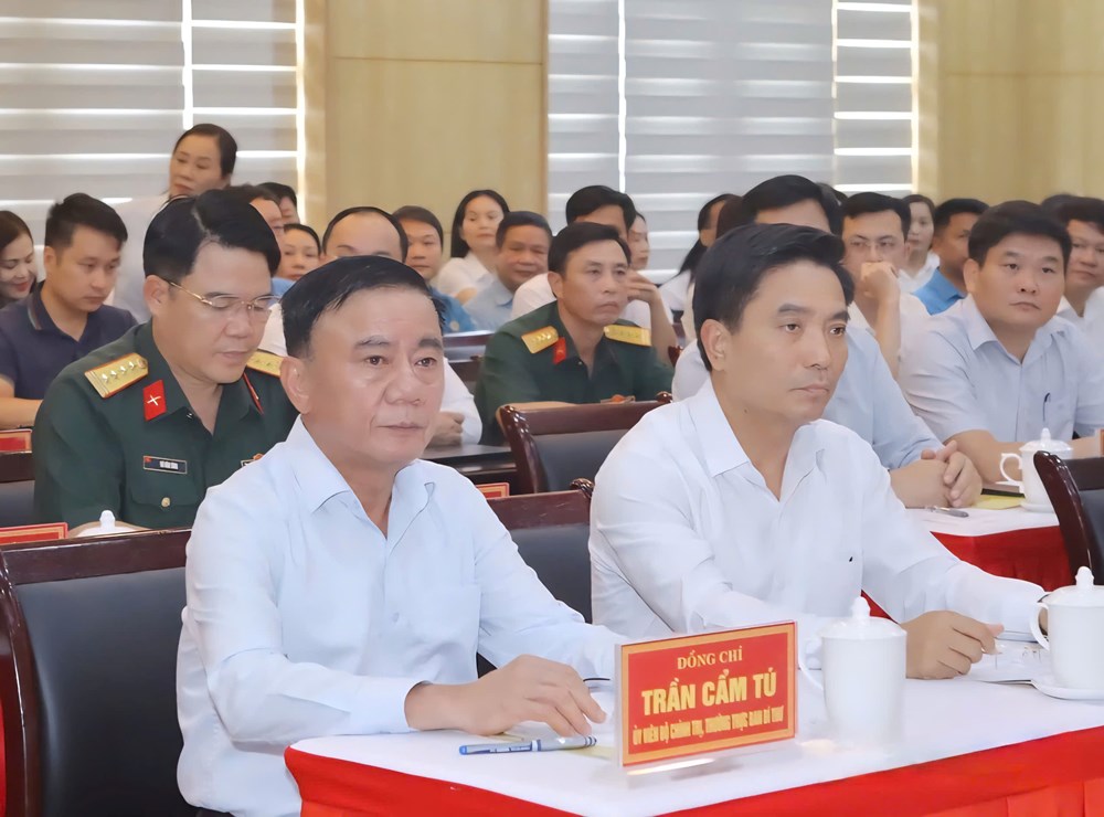 Thường trực Ban Bí thư Trần Cẩm Tú thăm và chỉ đạo khắc phục hậu quả bão số 10 tại Thanh Hoá - ảnh 1