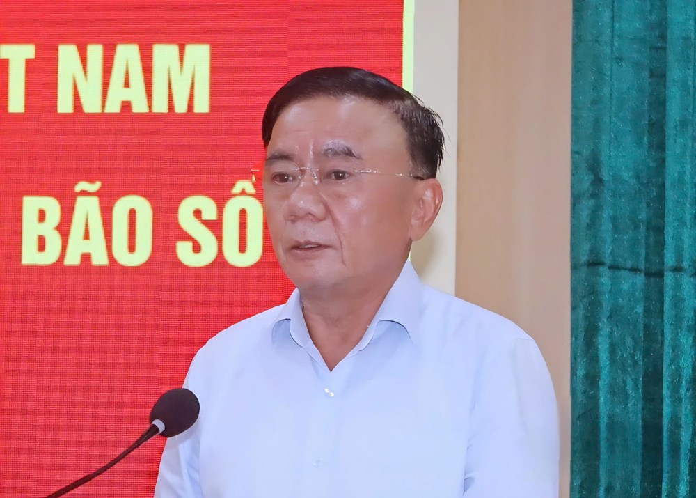 Thường trực Ban Bí thư Trần Cẩm Tú thăm và chỉ đạo khắc phục hậu quả bão số 10 tại Thanh Hoá - ảnh 2