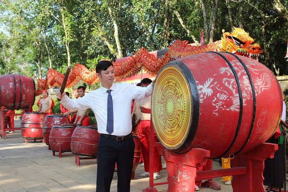 Dâng hương tưởng niệm Anh hùng dân tộc Lê Lợi và Trung Túc Vương Lê Lai  - ảnh 2
