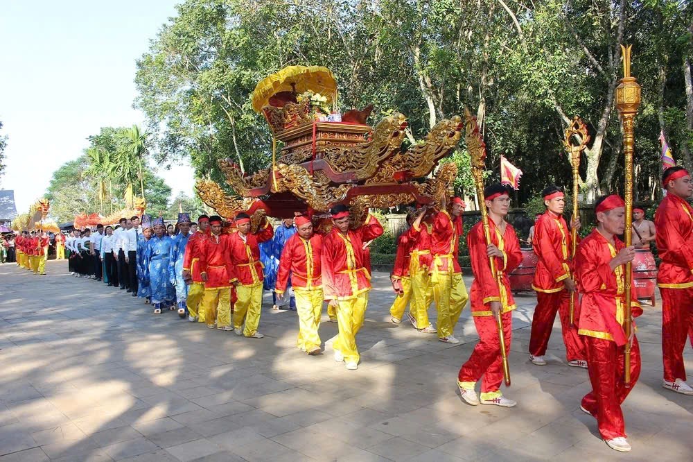 Dâng hương tưởng niệm Anh hùng dân tộc Lê Lợi và Trung Túc Vương Lê Lai  - ảnh 1