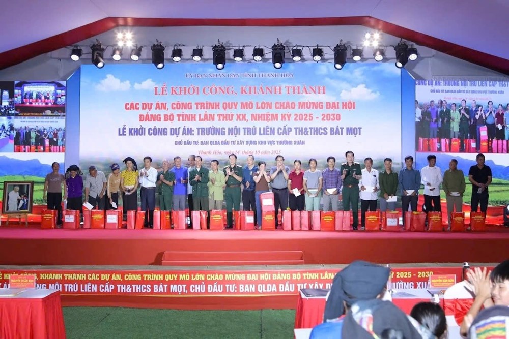 Thủ tướng Phạm Minh Chính dự lễ khởi công trường nội trú vùng biên Thanh Hóa - ảnh 5