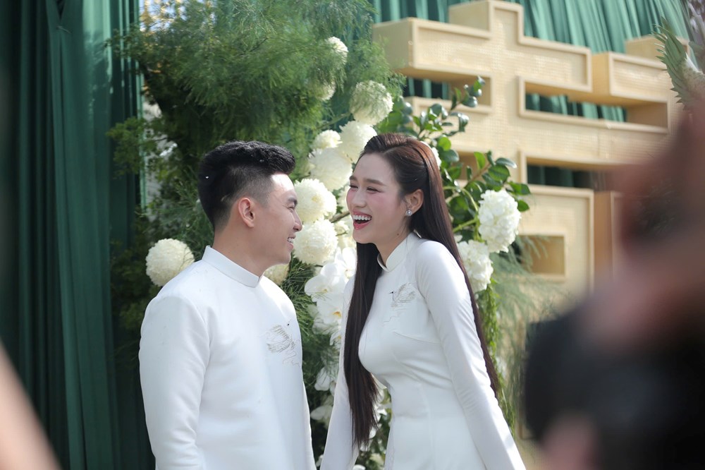 Hoa hậu Đỗ Thị Hà rạng rỡ trong lễ nạp tài cùng thiếu gia Tập đoàn Sơn Hải - ảnh 8