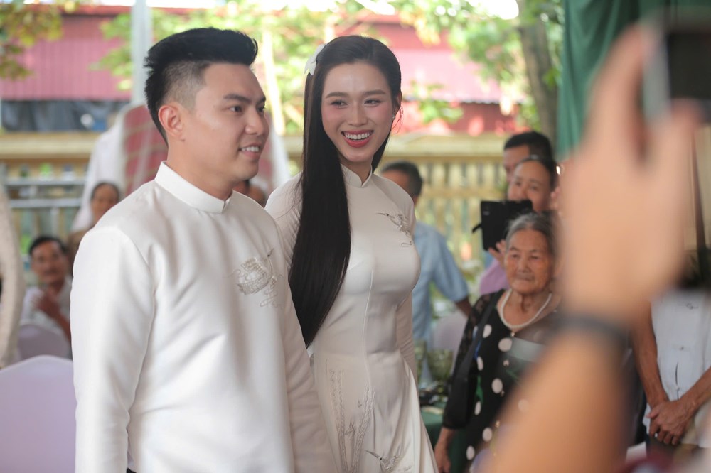 Hoa hậu Đỗ Thị Hà rạng rỡ trong lễ nạp tài cùng thiếu gia Tập đoàn Sơn Hải - ảnh 9