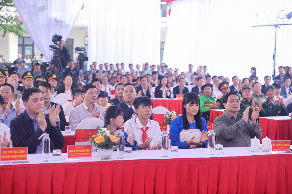 Thủ tướng dự lễ khởi công Trường nội trú liên cấp tại Thanh Hóa - ảnh 7